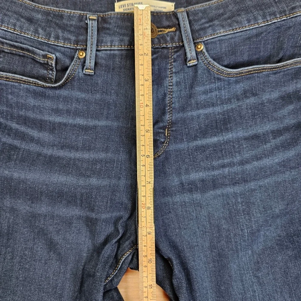 Signature by Levi Strauss Totally Shaping‎ Skinny Women 30x23 Blue Raw Hem Denim